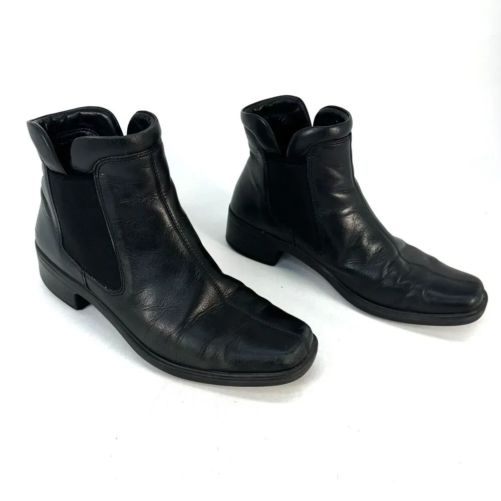 Ecco Light Black Leather Slip On Ankle Boots Size EU 40 / US 9.5 Chelsea Healed